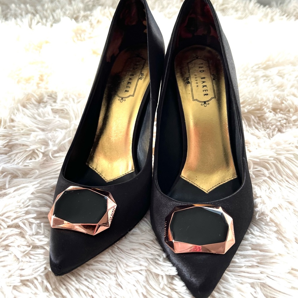 TED BAKER London•black satin roquet evening court stiletto heel pumps 8/39 EUC